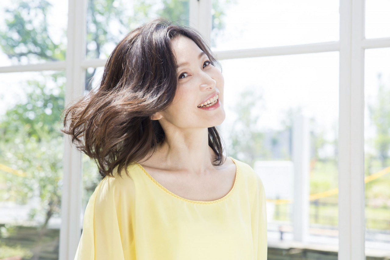 艶やかな髪をした女性